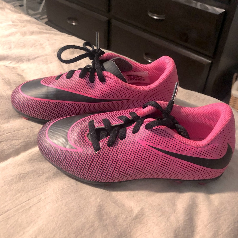 Nike girls soccer cleats size 13c